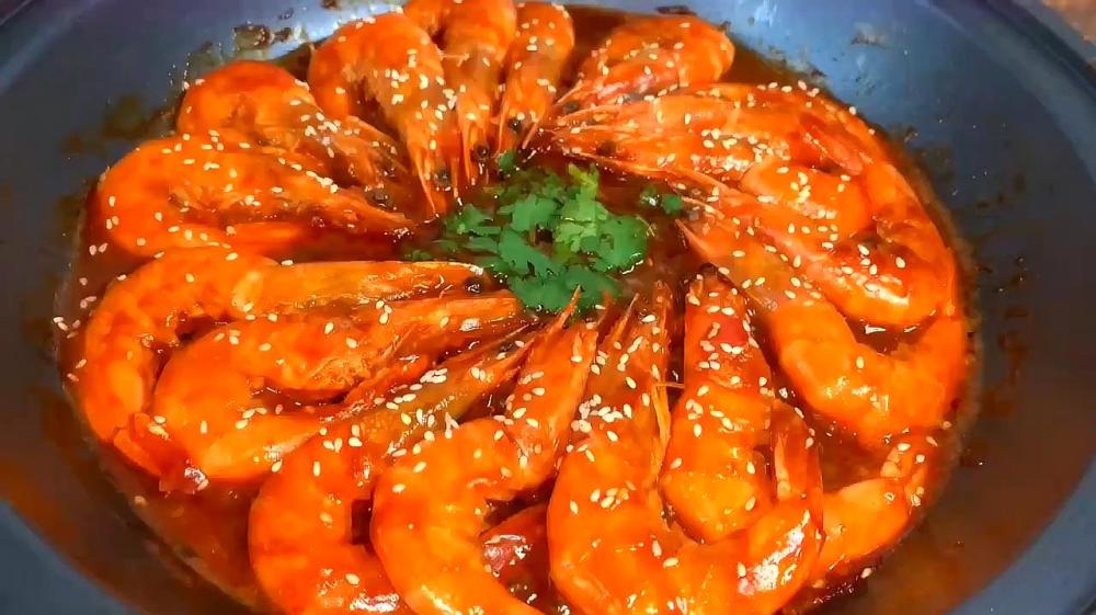 茄汁油焖虾,营养高味道好,轻轻松松就能做,好吃到舔手指,下饭