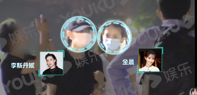 金晨和李斯丹妮散步两人关系好好呀