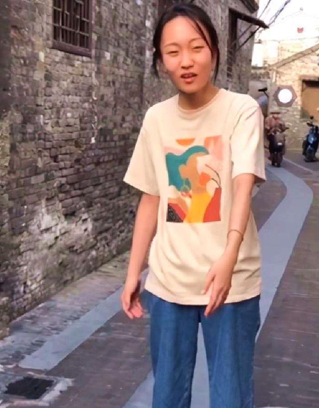 网红贝勒爷手绘图惹争议歪头动作十分相似水平真是不一般