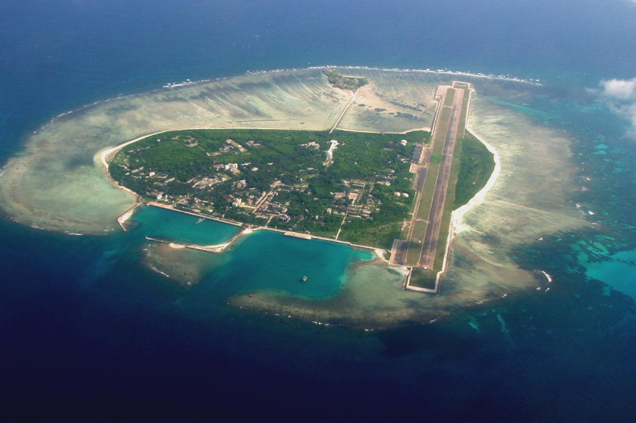 美舰进台海闯西沙被我两大战区警告我们应让美军进来难走掉难