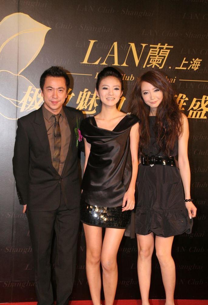 安以轩这双 竹竿腿 真打眼 裙子和长靴中间还有缝 又细又直 腾讯新闻