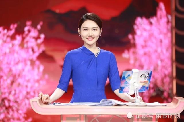 中国诗词大会主持人龙洋的幕后服装化妆团队
