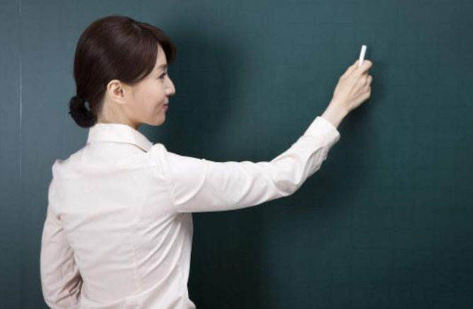 教师行业要取消职称评定,直接按教龄晋升?一线教师终于迎来曙光