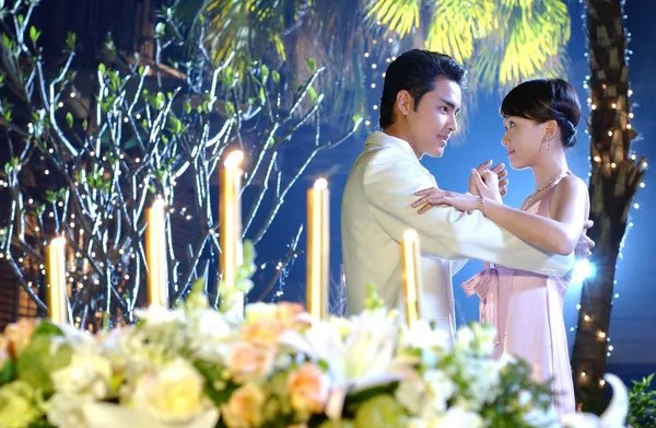 一不小心捡到爱车祸失忆梗契约梗赵露思把路走窄了