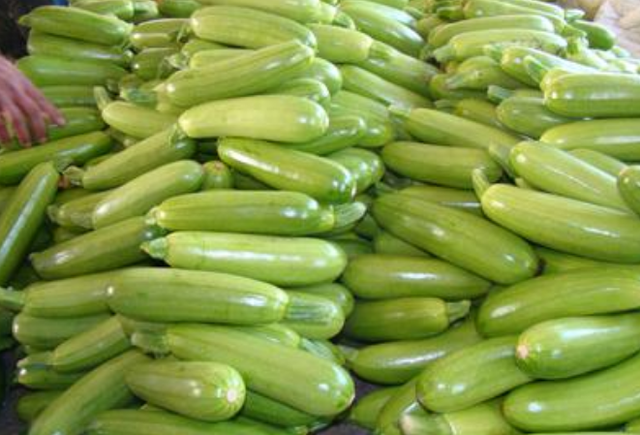 里面还有丰富的物质,无论是海鲜还是与鸡蛋搭配,营养都是非常丰富的