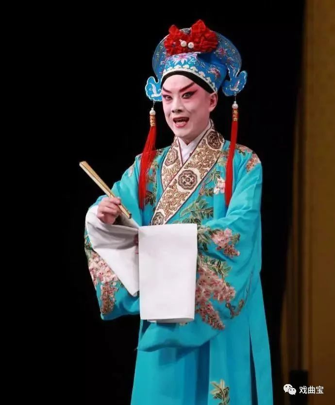 扇子功是戏曲表演基本功之一