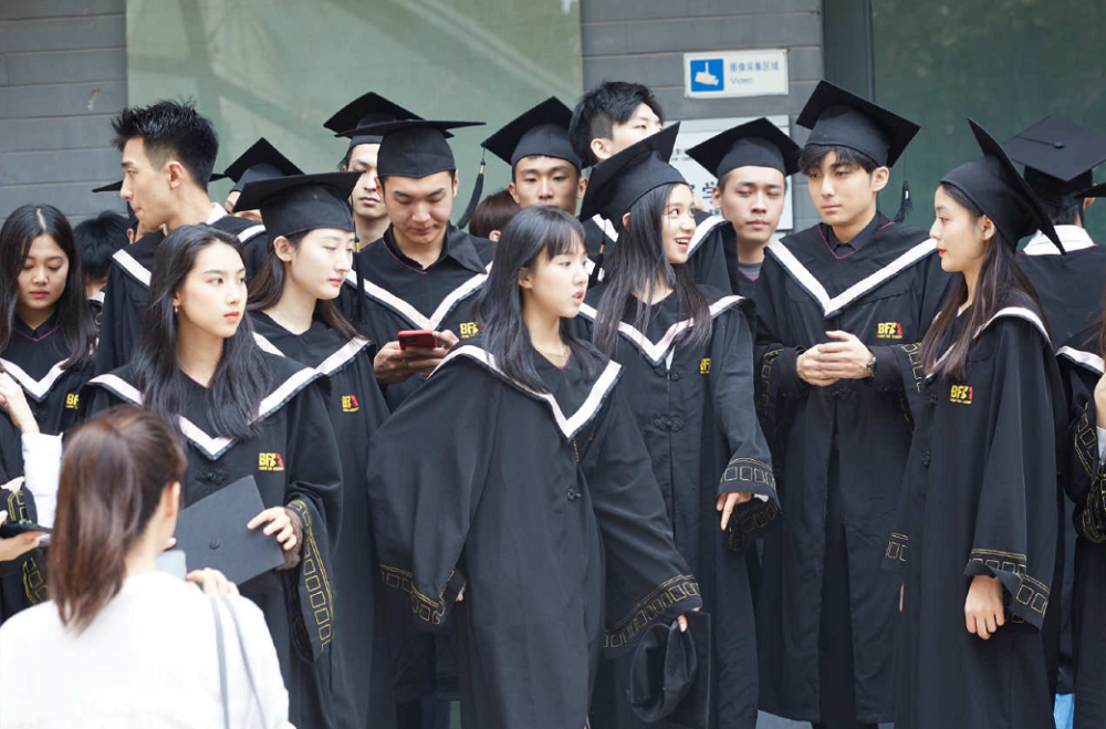 北电明星学子拍毕业照学士服造型个个都惊艳堪比大型视觉盛宴