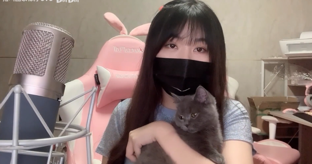 主播圈不比其他地方,不露脸就总有那么点遗憾,虽然大家都已经看过小团