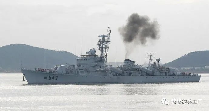 053h1型护卫舰543丹东舰退役,劳苦功高曾挑战濒海战斗舰_腾讯新闻