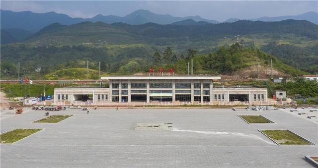四川省东大门,"英雄之城,红色之城",华蓥市拥有两座火车站_腾讯新闻