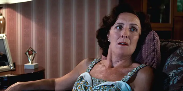 在《混血王子》中,邓布利多拜访德思礼家,在见到佩妮时,说了一句"当然