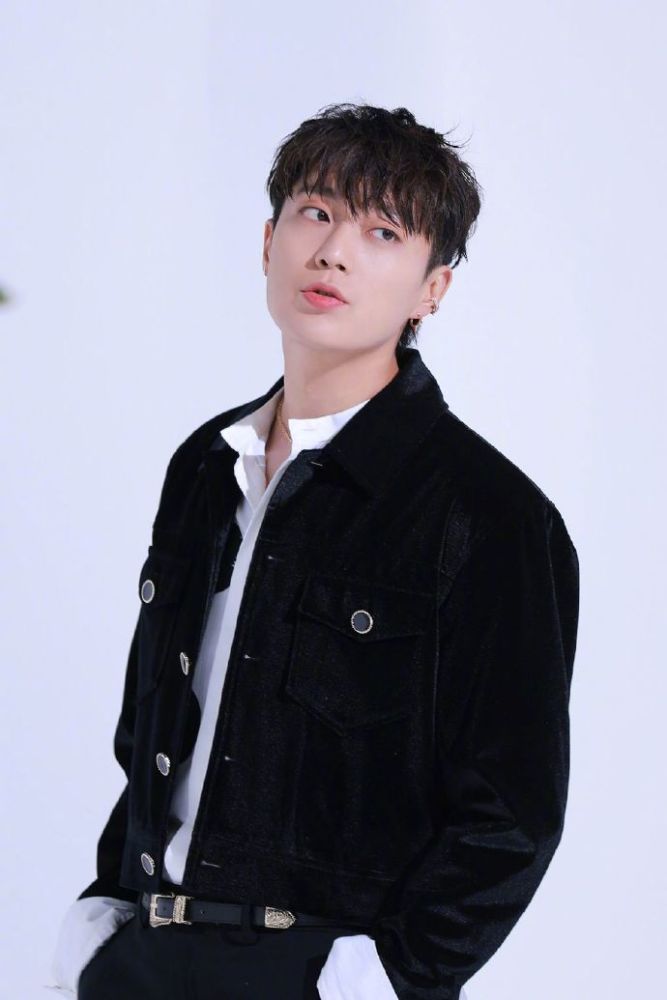 被说长得帅都已经说累了的尹斗俊帅气又幽默的帅哥谁不爱呢