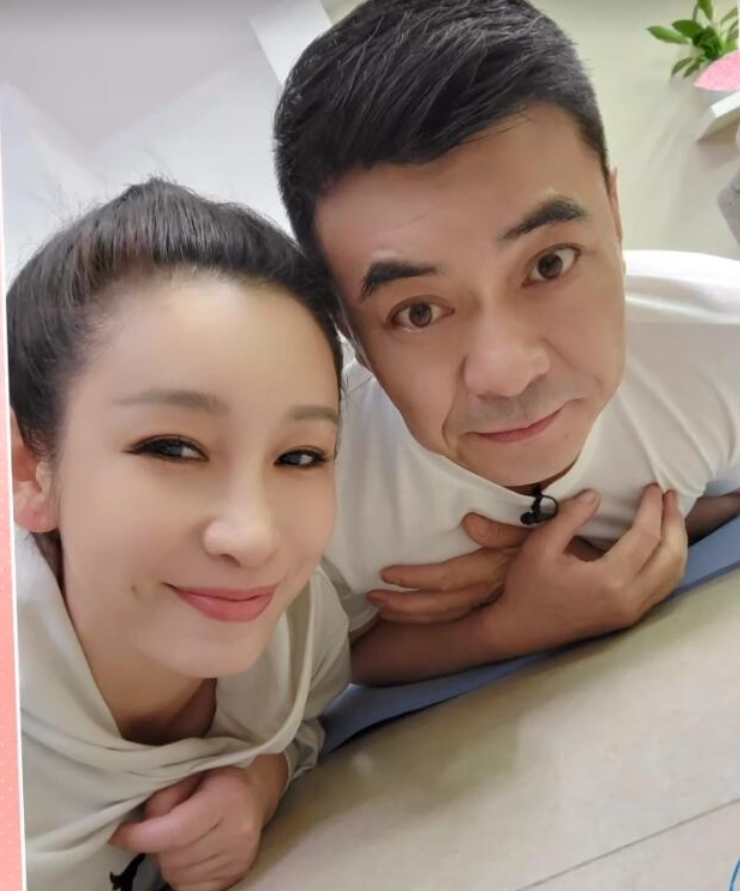 秦海璐不愿多说王新军泪目解释宠坏老婆却不办婚礼不是因二婚