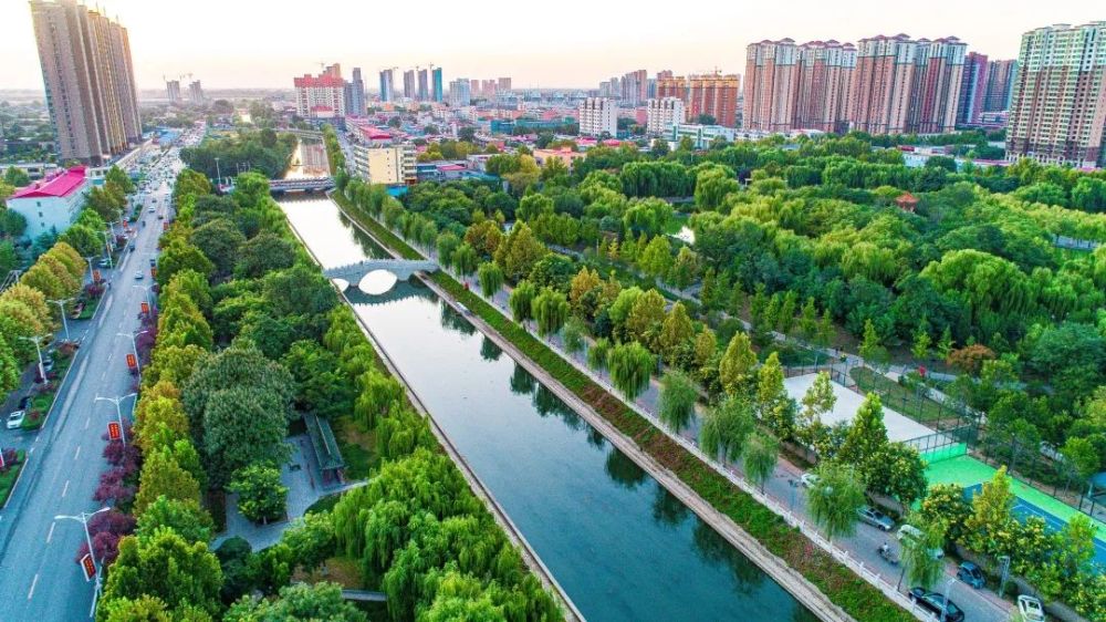 "走百县,寻百年路"采访调研任务走进河北省安国市,在 安国市聚药堂