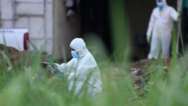 法医在现场取证