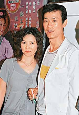 原来这官晶华的父亲纵横台湾黑白两道,本人更是竹联帮元老级别的.