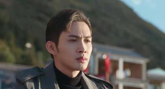 秦放是司藤的底线,在秦放被白英扔下高楼后,司藤