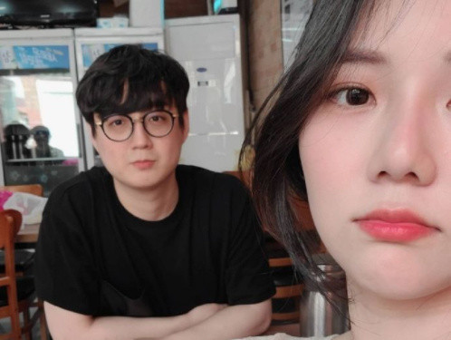 昨日两人应该是约会的形势出去游玩,与其他职业选手相比较,mata的女友