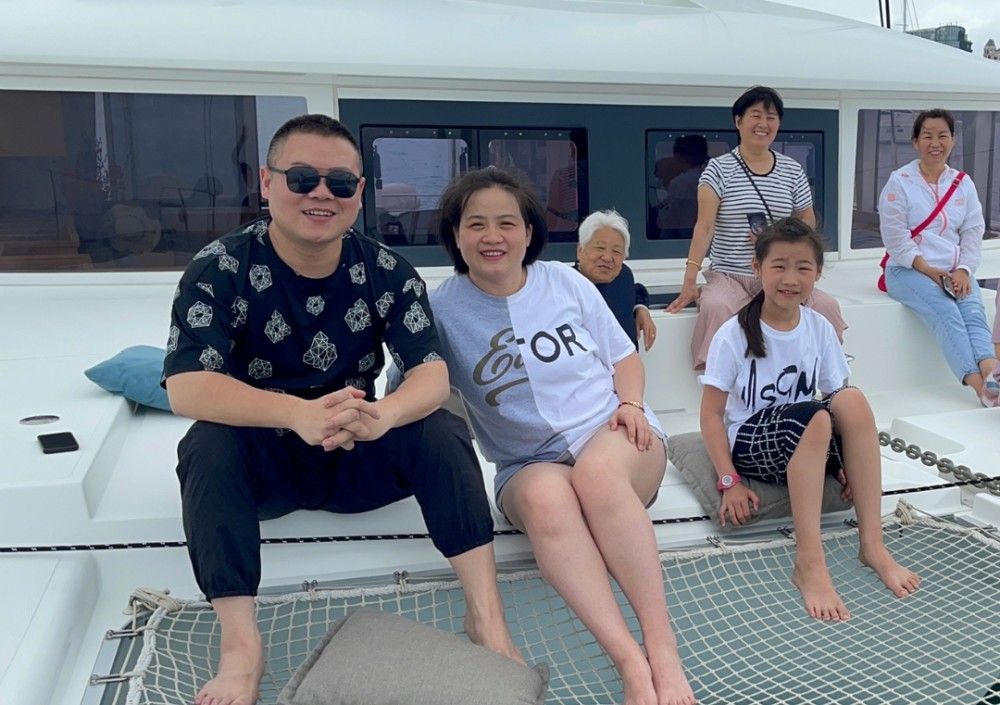 岳云鹏俩孩子近照曝光长相随爹太可爱小女儿疑想继承爸爸衣钵