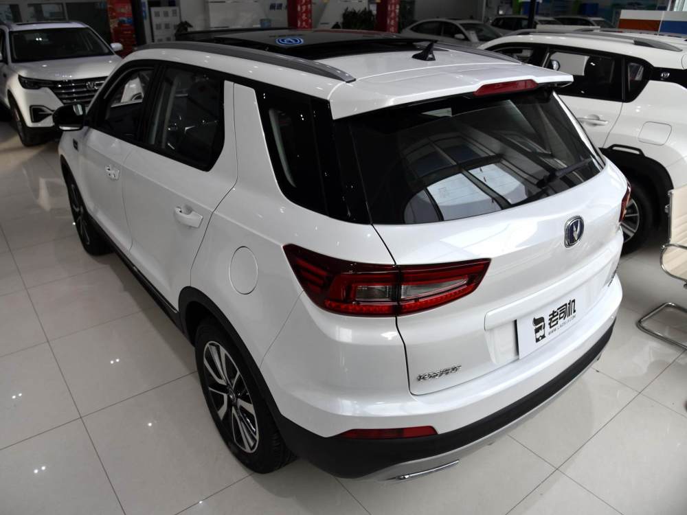 更低价配置不减,小巧好停车油耗低的自动挡suv,实拍长安cs55