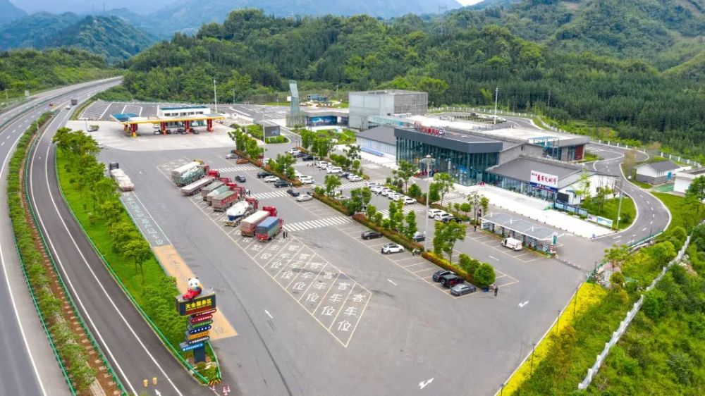 天全服务区践行两路精神踏上新时代发展节拍