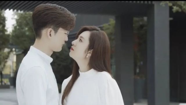 王晓晨先生们请立正发布520海报及预告心动眷恋静待花开