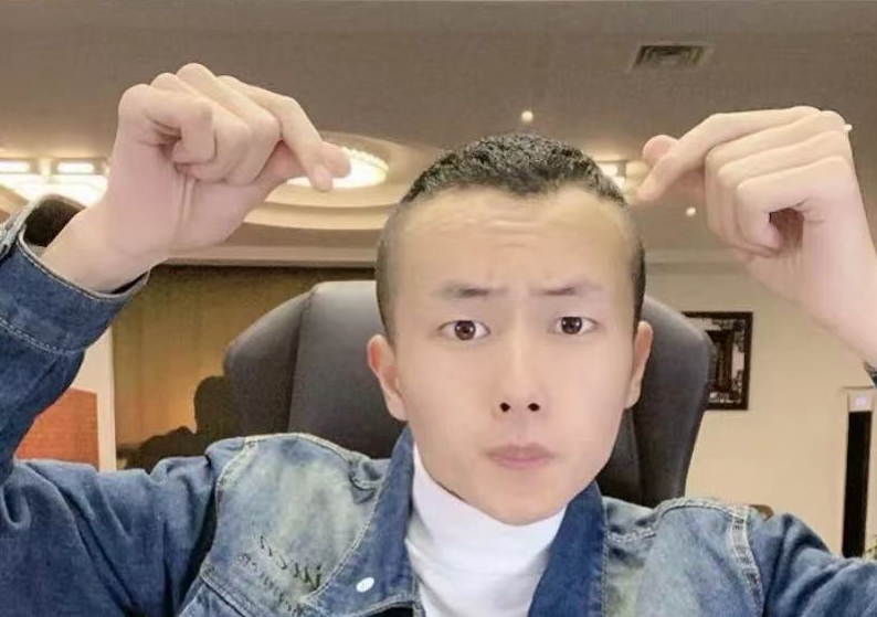 为了和散打哥赌气,网红隔空喊话伽柏,有意300万签约辛巴公司