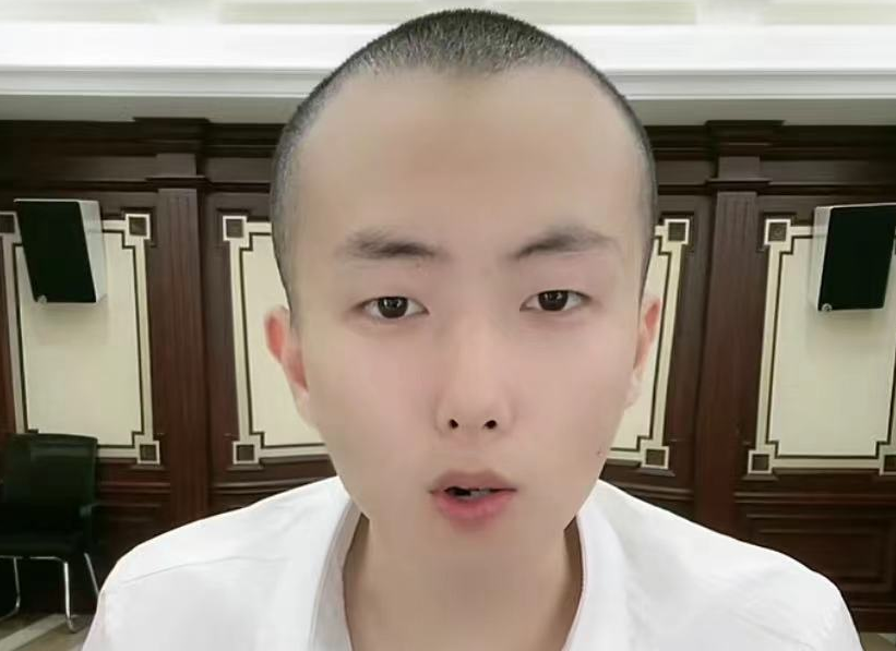 为了和散打哥赌气,网红隔空喊话伽柏,有意300万签约辛巴公司