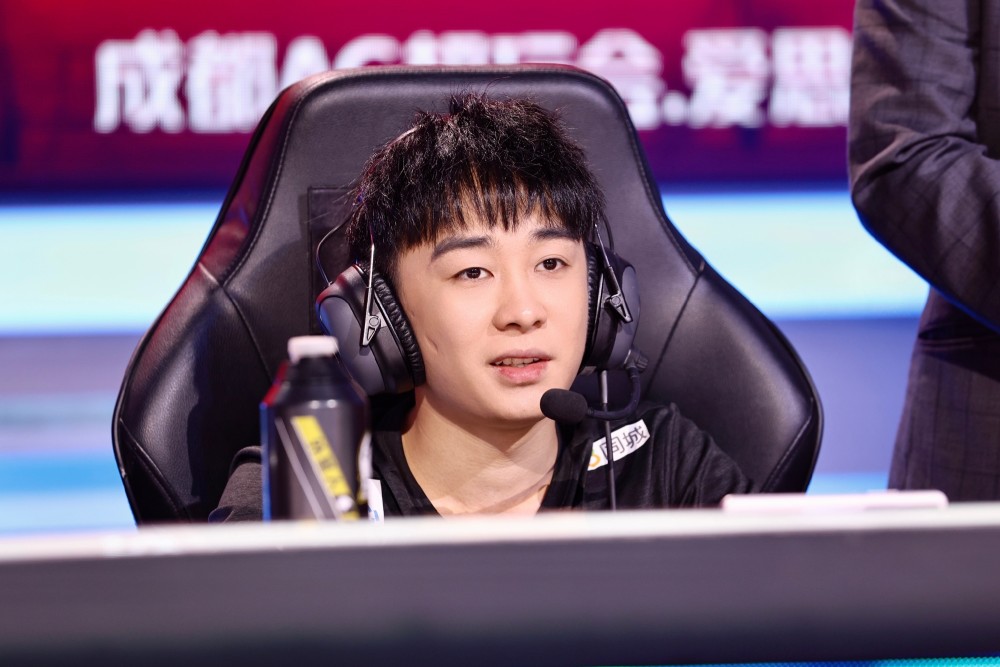 ag超玩会为什么不选战边并不是因为阿泽不会战边而是初晨不会蓝领打野