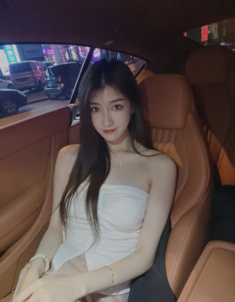 郭艾伦携家人海边度假,前女友回沈阳被送鲜花,颜值很高住河景房