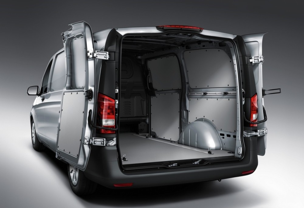 一个奔驰车标值20万吗奔驰威霆这是个厢式货车不是高端mpv