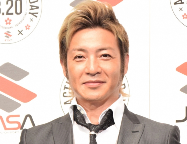 信是一位很喜欢打棒球的角色,但其扮演者鹤野刚士却是一个运动白痴