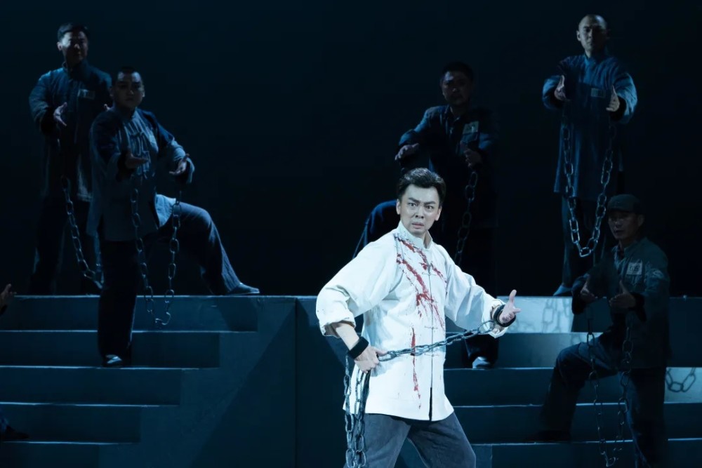 谭正岩接棒祖父谭元寿主演现代京剧许云峰献礼建党百年