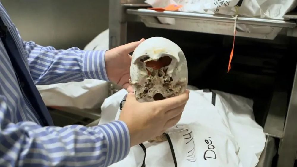 被枪怼着拍的魔幻大片吓掉天灵盖这辈子我只敢看一次