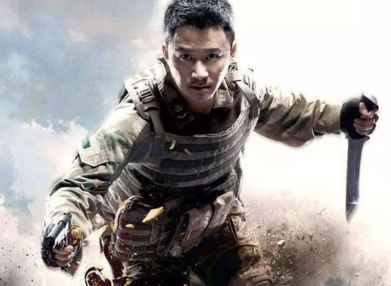 鲜肉盛行的吴京,决定拍一部真正能代表男人气概的电影,这就是《战狼》