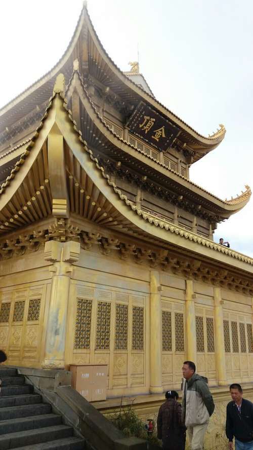 峨眉山第一座寺廟,原汁原味的純淨讓人忍不住逗留_騰訊新聞