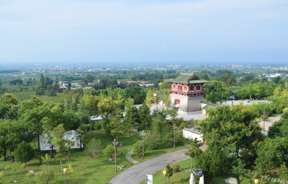 住址:陝西省西安市周至縣樓觀鎮 從事行業:旅遊業 背景優勢:《道德經