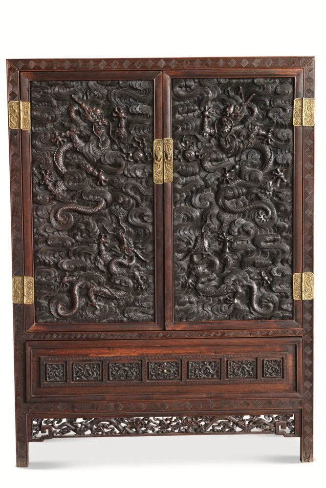 比如金星紫檀,是指最具代表性的家具良材,清宫的紫檀家具大半是用此材