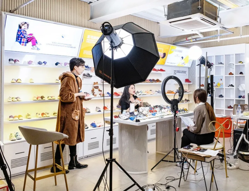 把直播间当秀场打磨背后一个普通服务商的抖音电商成长史