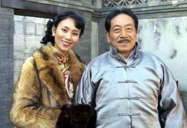 当时已经69岁的王奎荣算是老来得女,而之前与前妻育有一子,儿女双全