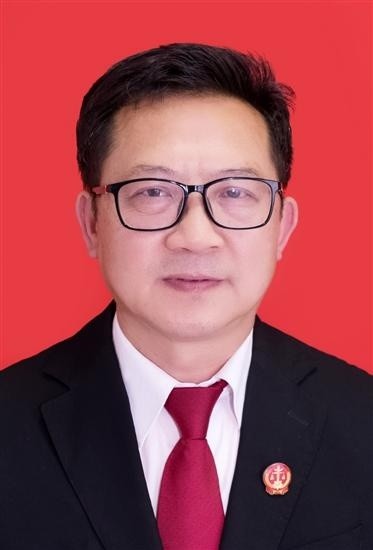 湖南省汝城县人民法院审判委员会委员,刑事审判庭庭长,四级高级法官