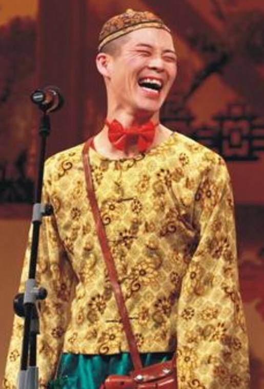 春晚捧不红的小品演员赵本山最丑的徒弟娶个老婆美的让人羡慕