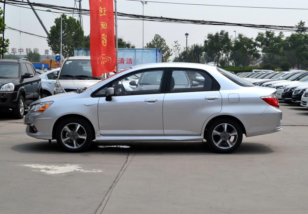 不足5万元,被贱卖的本田三厢车,月销不足10台_腾讯新闻