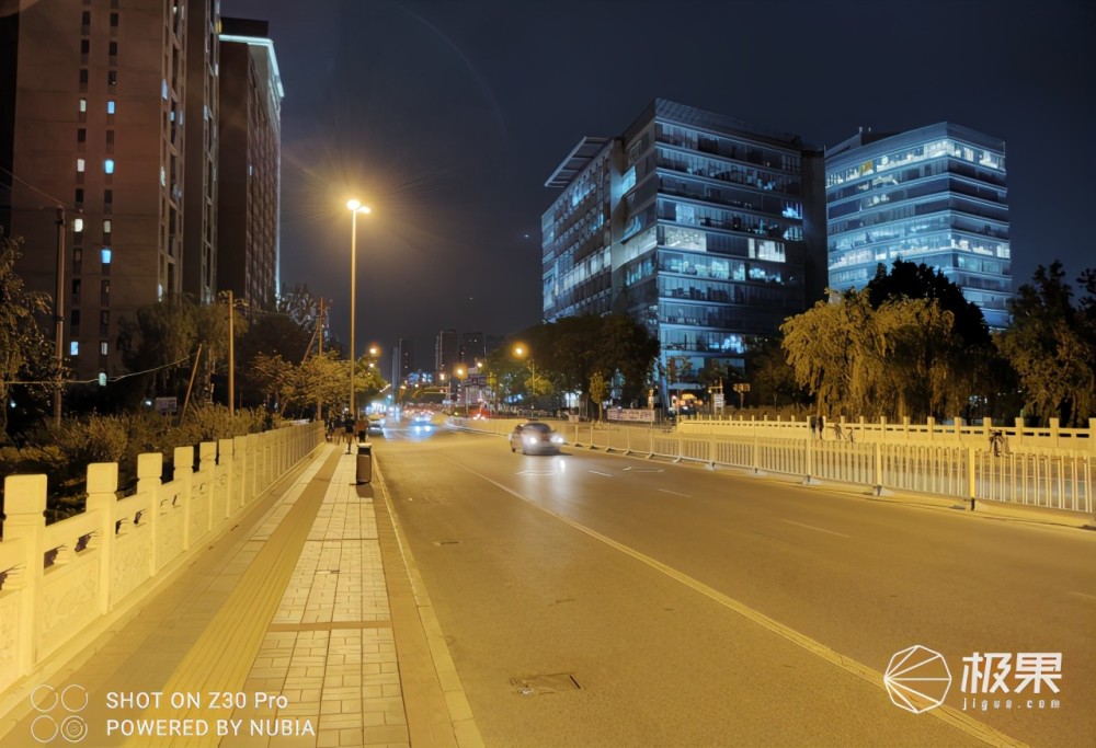 努比亚z30 pro上手体验:4999元起!那个能拍星星的手机回来了_腾讯新闻