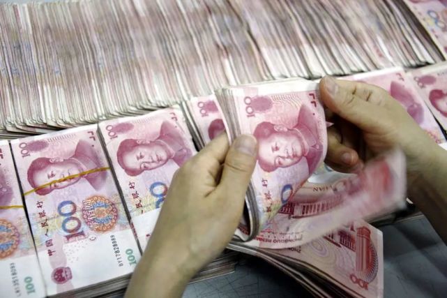 刘英正确认识人民币汇率走势背后的多重因素