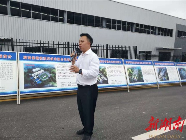 "汝城经济开发区管委会党工委书记李贤飞说.