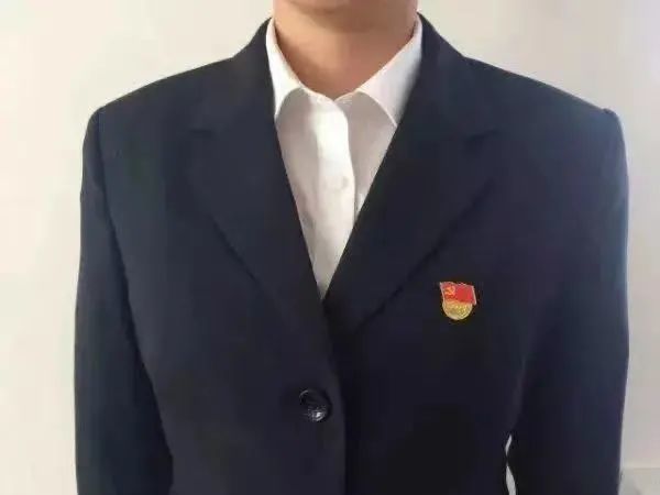 城管微课堂第十二期佩戴党徽的正确方法与场合你戴对了吗