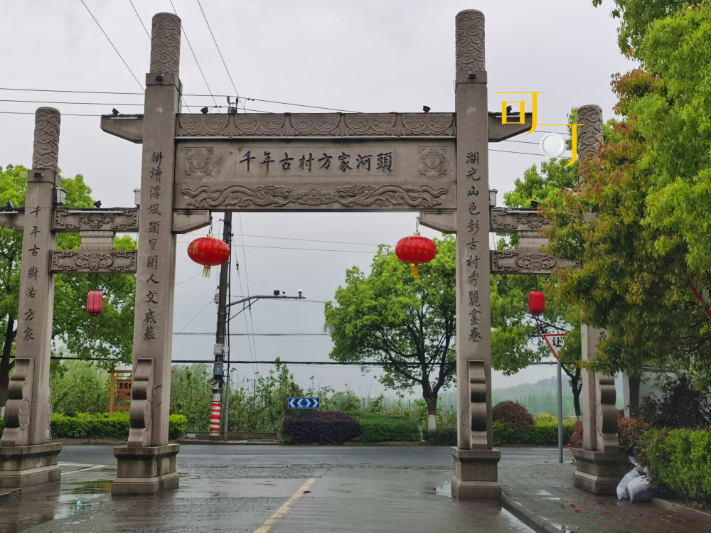 找了一个下雨的周末,去宁波慈溪龙山镇的方家河头村,那里名气较大