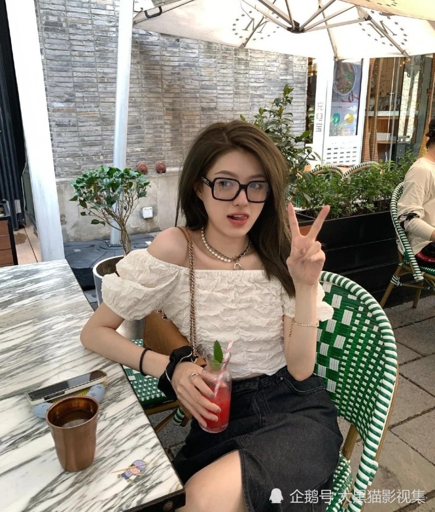 网红张国政520官宣恋情女友顽童大人戴口罩出镜迅猛龙发文显落寞