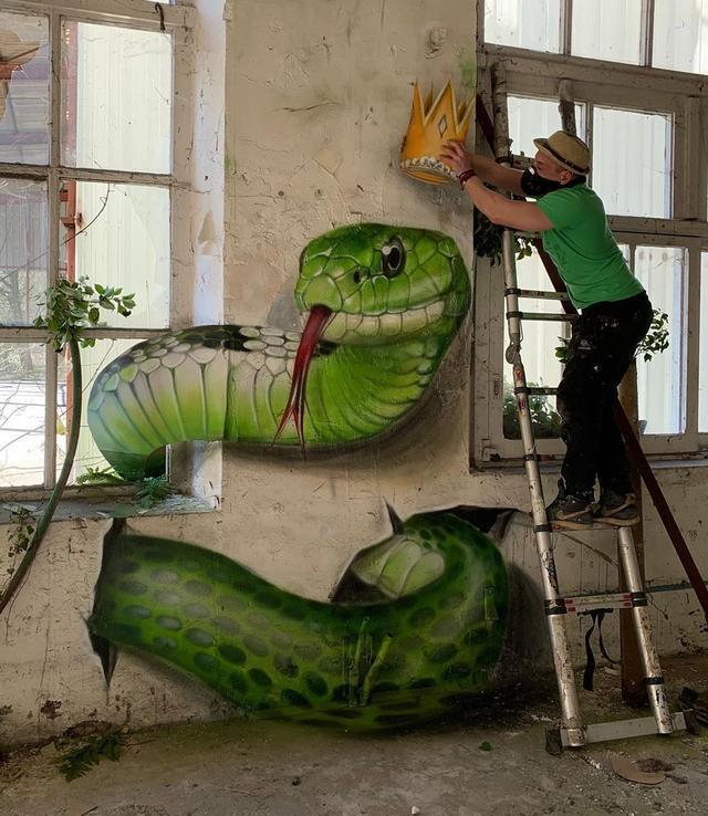 身边突然出现老虎,鳄鱼,狮子?原来是艺术家的3d画_腾讯新闻